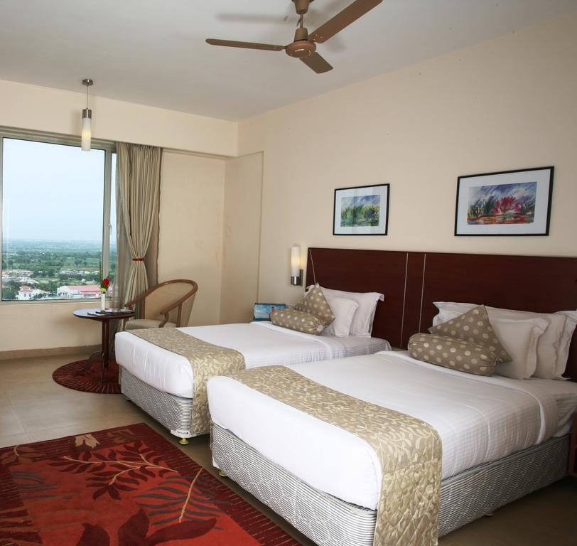Leonia Holistic Destination Hotel Shamirpet Quarto foto