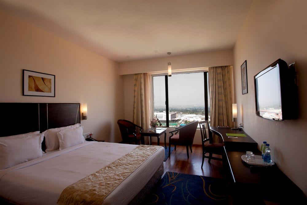 Leonia Holistic Destination Hotel Shamirpet Exterior foto