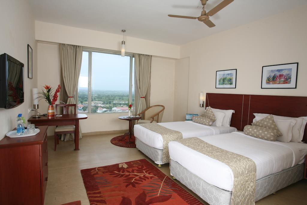 Leonia Holistic Destination Hotel Shamirpet Quarto foto