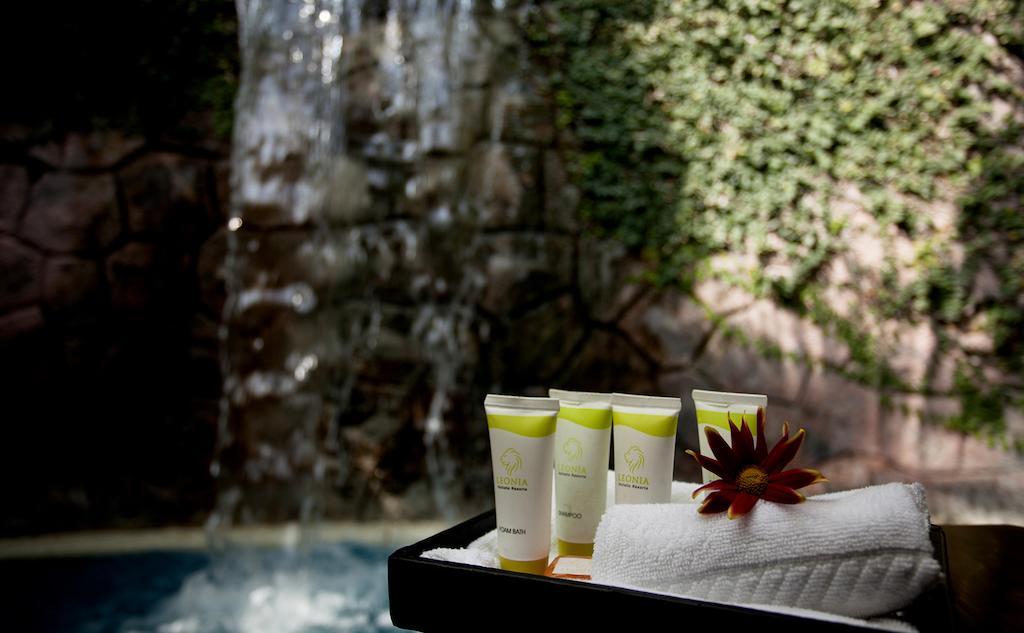 Leonia Holistic Destination Hotel Shamirpet Quarto foto